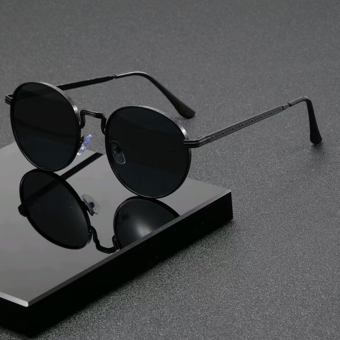 Designer Sunglasses - نظارات شمسية كلاسيكية دائرية الشكل للرجال