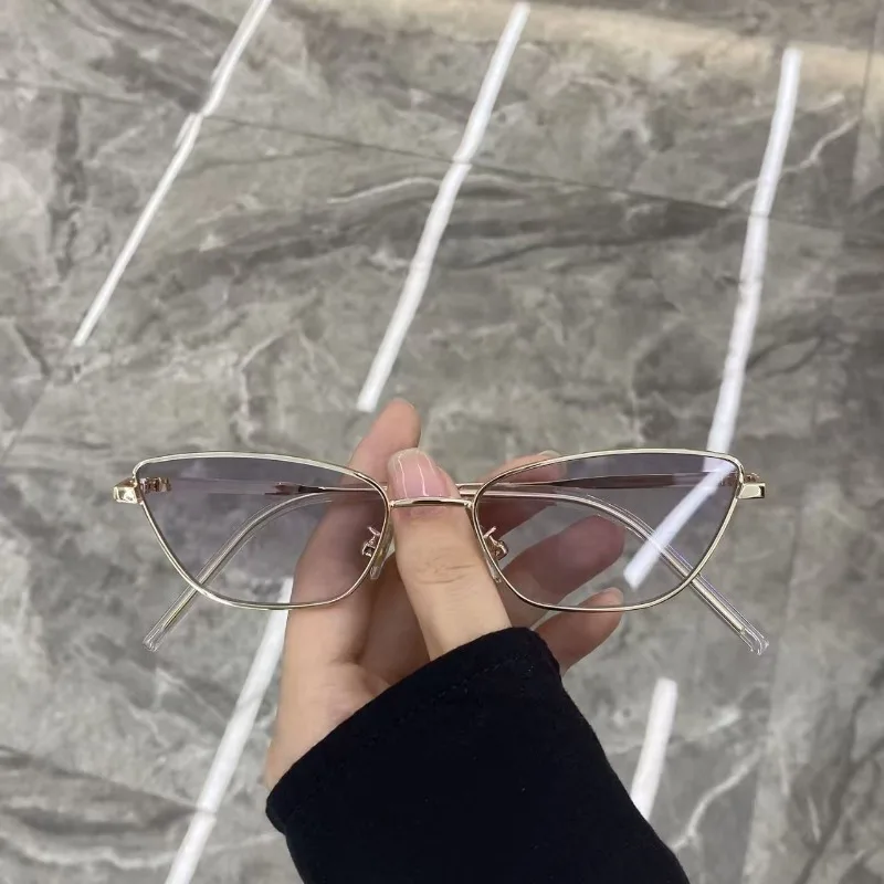Designer Sunglasses - نظارات شمسية عصرية بإطار صغير بتصميم