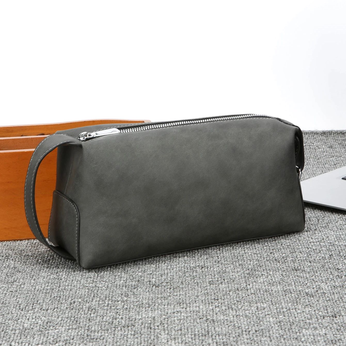 Travel Luggage Set - حقيبة أدوات تجميل رجالية من جلد