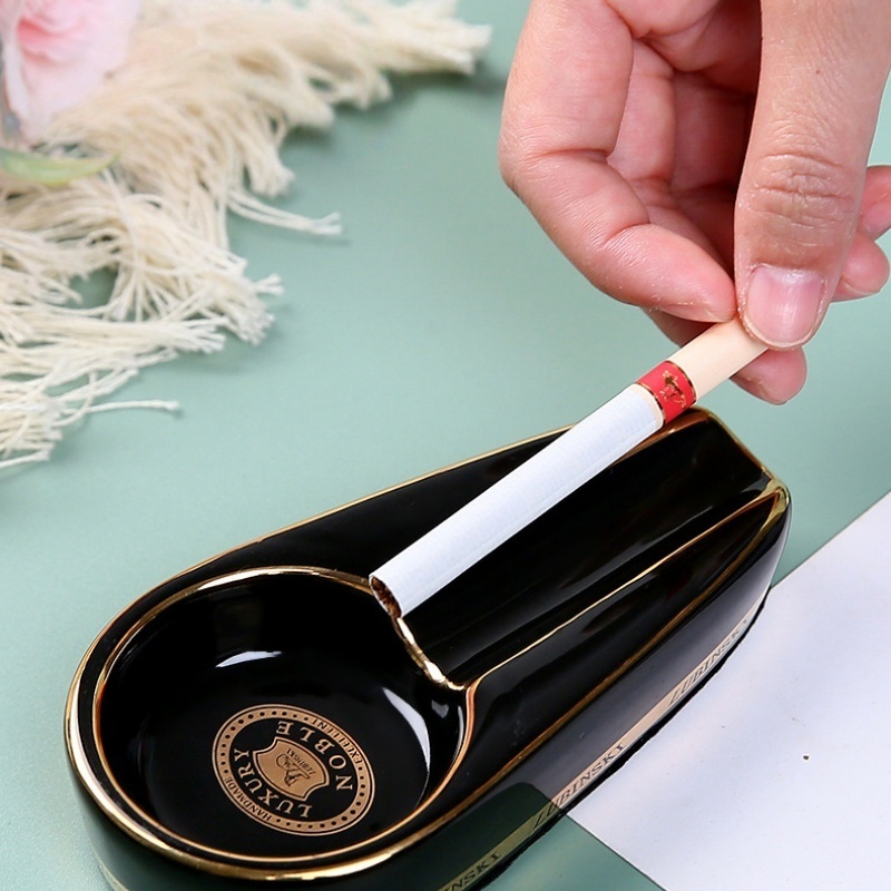 منفضة سجائر سيراميك أوروبية را - مراجعة Premium Cigar Case وسعره