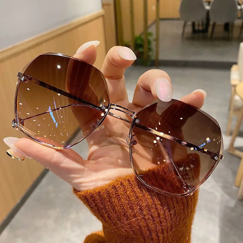نظارات شمسية معدنية متعددة الأ - مراجعة Designer Sunglasses وسعره