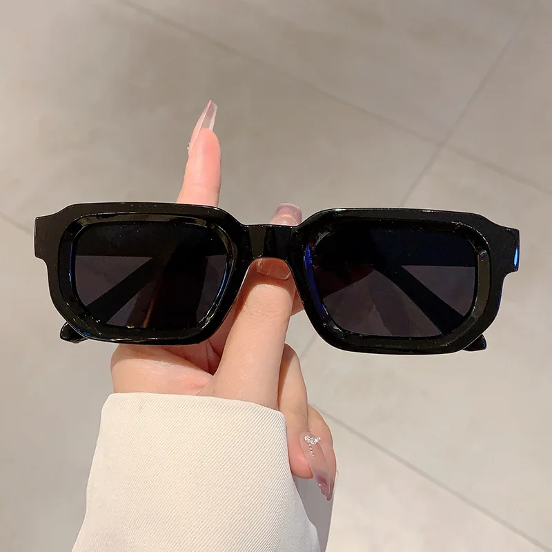نظارات شمسية بإطار مستطيل كلاس - مراجعة Designer Sunglasses وسعره