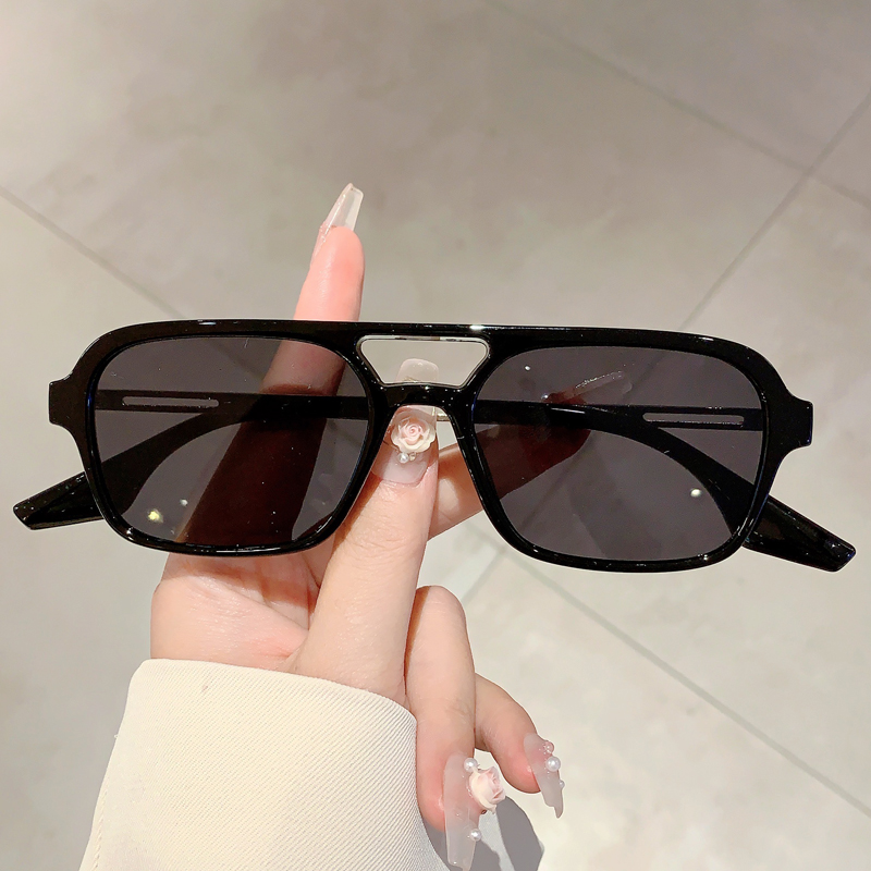 نظارات شمسية نسائية عصرية ذات  - مراجعة Designer Sunglasses وسعره