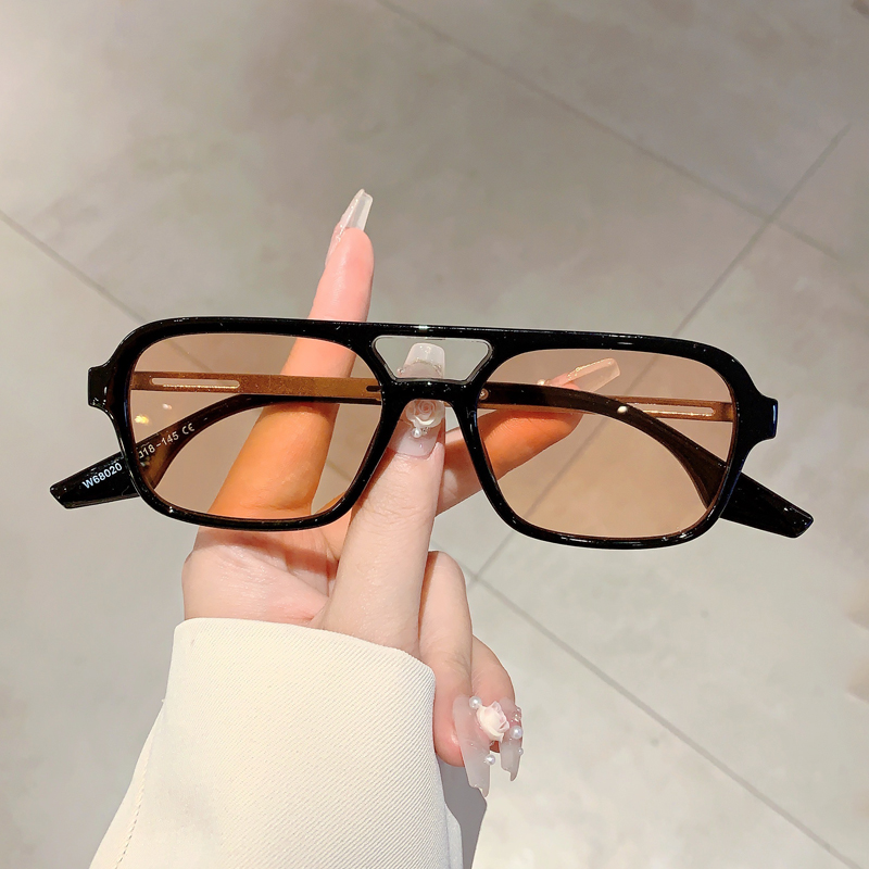 نظارات شمسية نسائية عصرية ذات  - مراجعة Designer Sunglasses وسعره