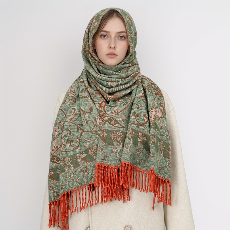 وشاح جاكار بيزلي على الطراز ال - مراجعة Cashmere Scarf وسعره