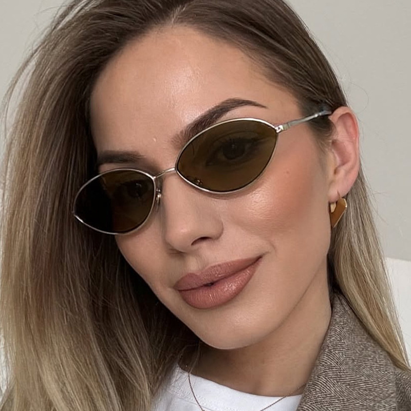 نظارات شمسية نسائية بتصميم عين - مراجعة Designer Sunglasses وسعره