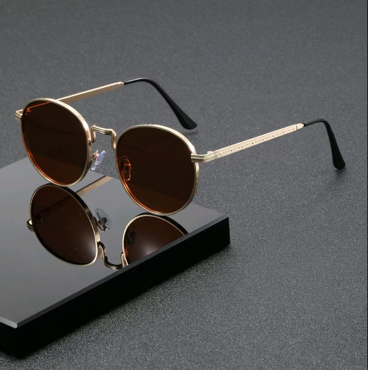 نظارات شمسية كلاسيكية دائرية ا - مراجعة Designer Sunglasses وسعره