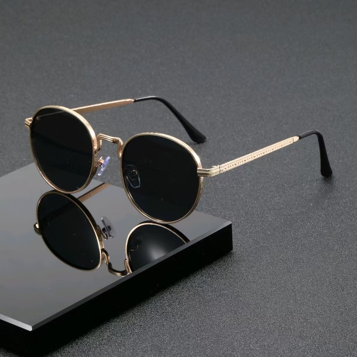 نظارات شمسية كلاسيكية دائرية ا - مراجعة Designer Sunglasses وسعره